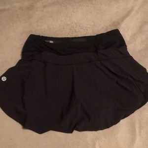 LULU LEMON SKIRT SIZE 2